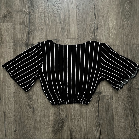 Abercrombie & Fitch Striped Tie Front Crop Top - Picture 2 of 6